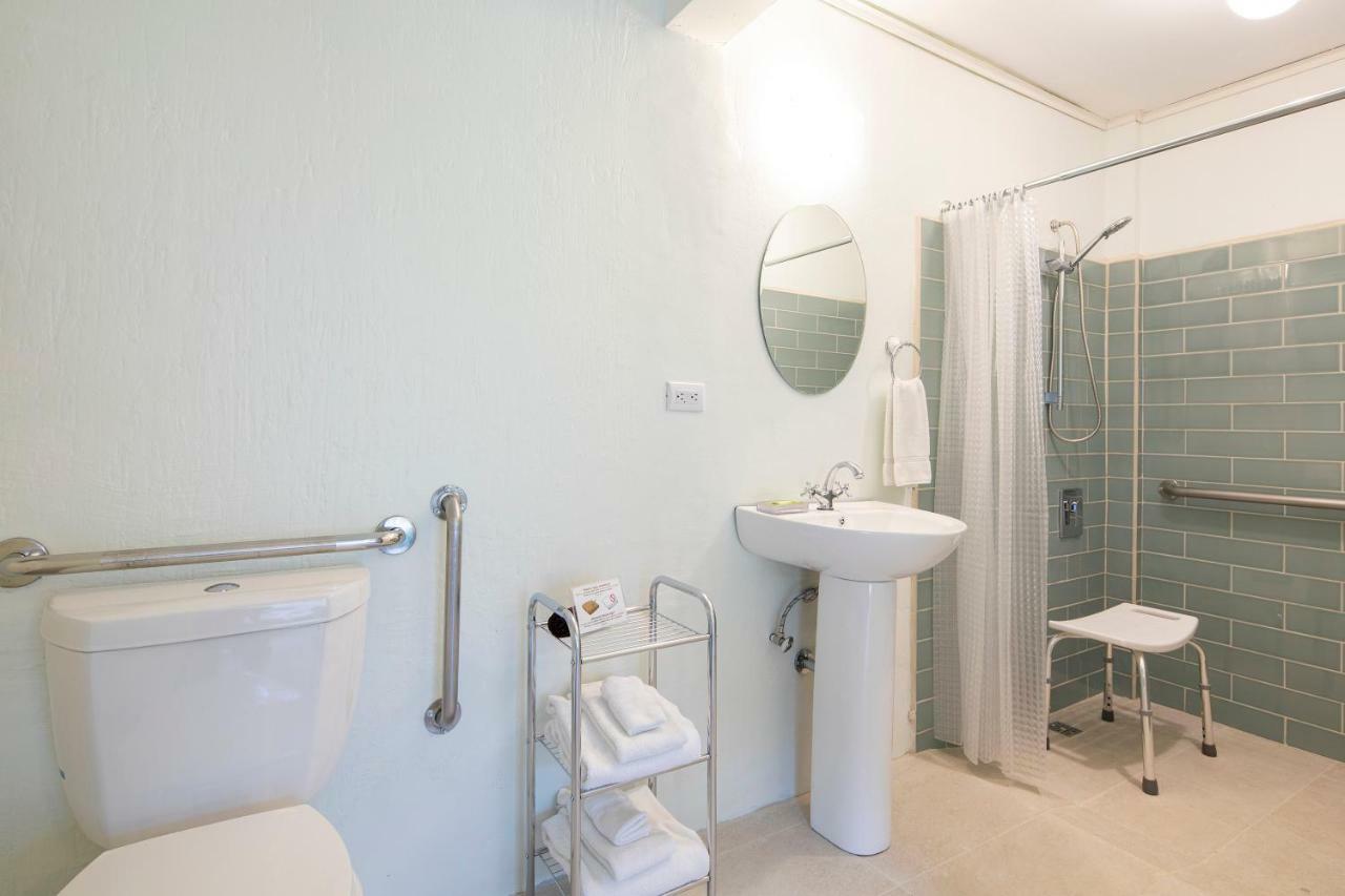 Standard Twin Room - Road Facing